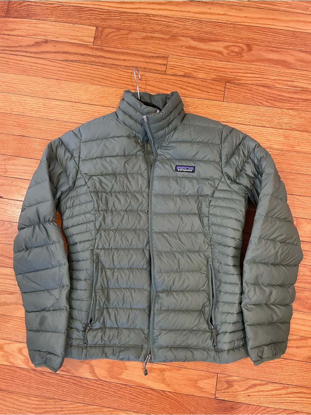 Patagonia “Down Sweater” Jacket in Olive Green - Medium